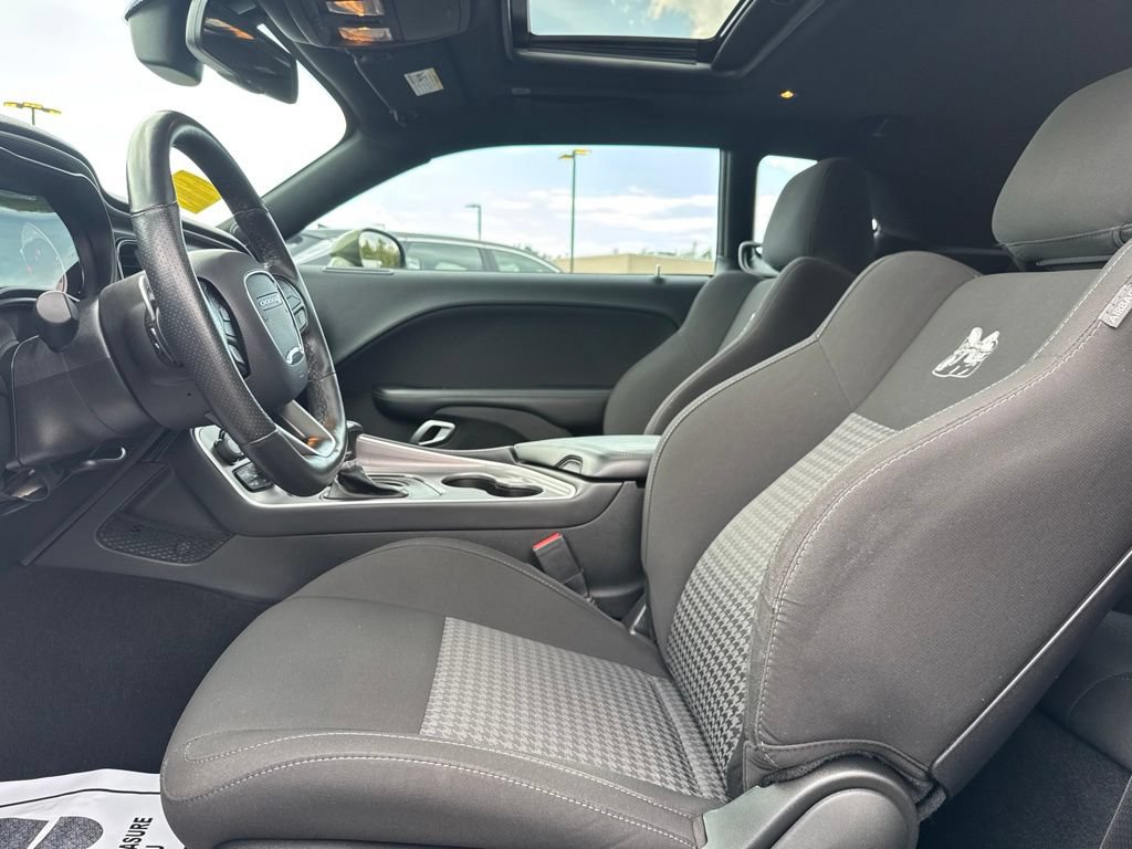Used 2022 Dodge Challenger R/T Scat Pack RWD image 23