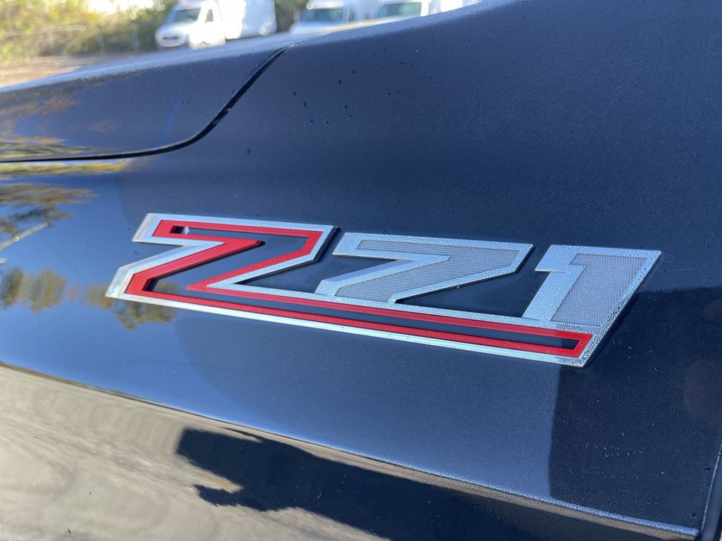 Used 2023 Chevrolet Suburban Z71 w/ Luxury Package AWD/4WD image 3
