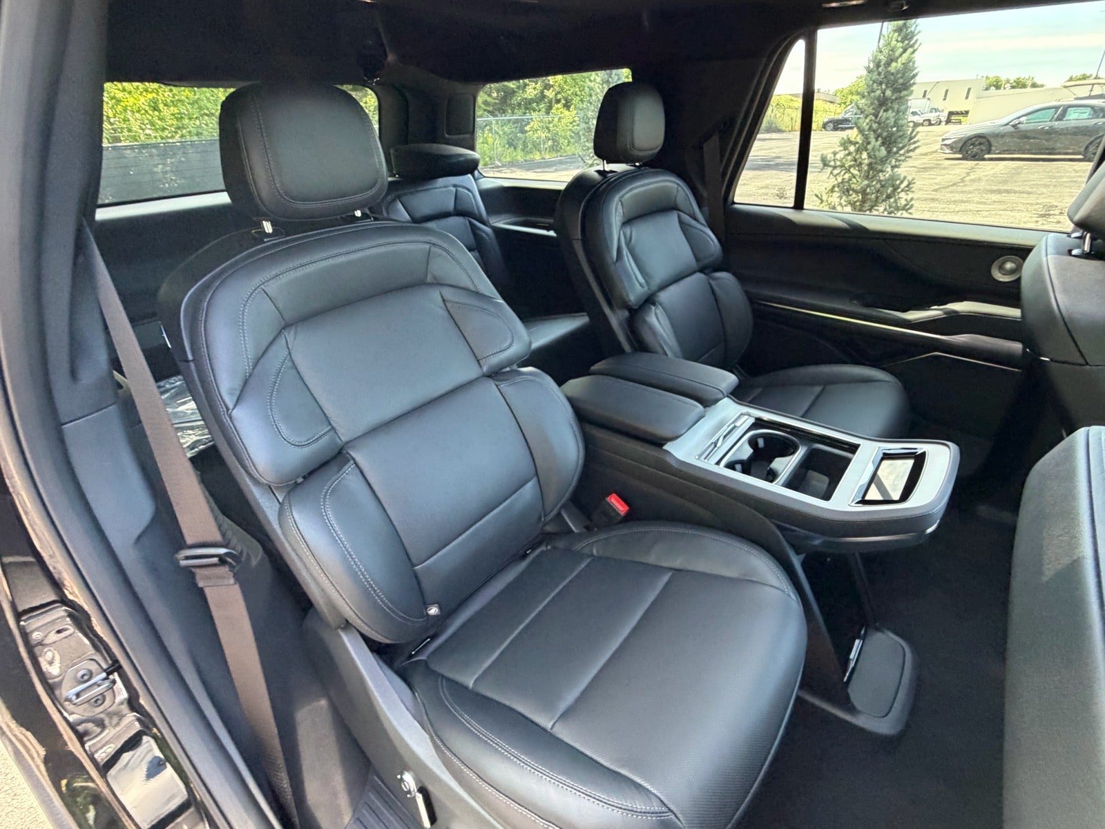 New 2026 Lincoln Navigator Reserve w/ Jet Appearance Package AWD/4WD image 15