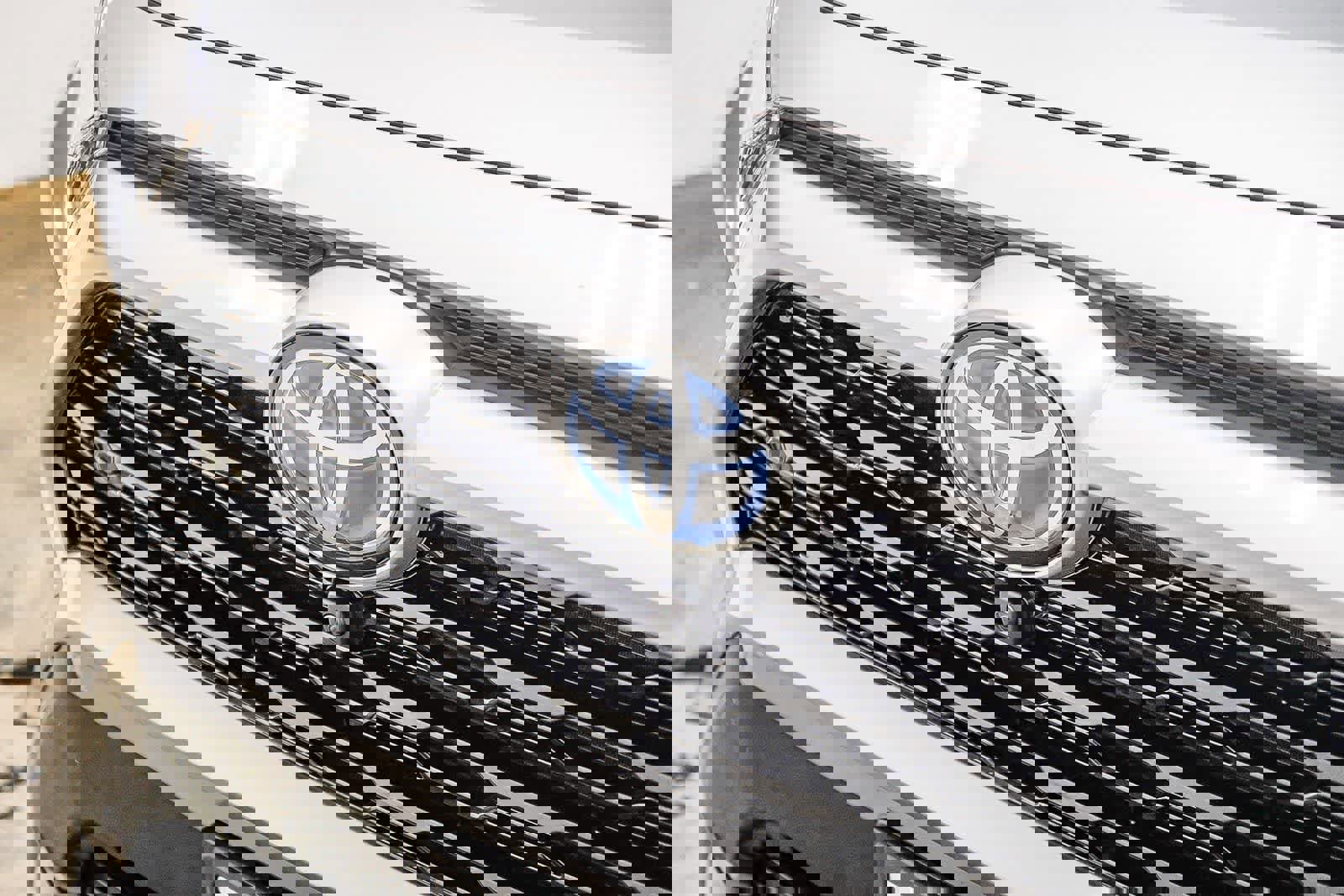 Used 2024 Toyota RAV4 XSE w/ Advanced Technology Package image 9