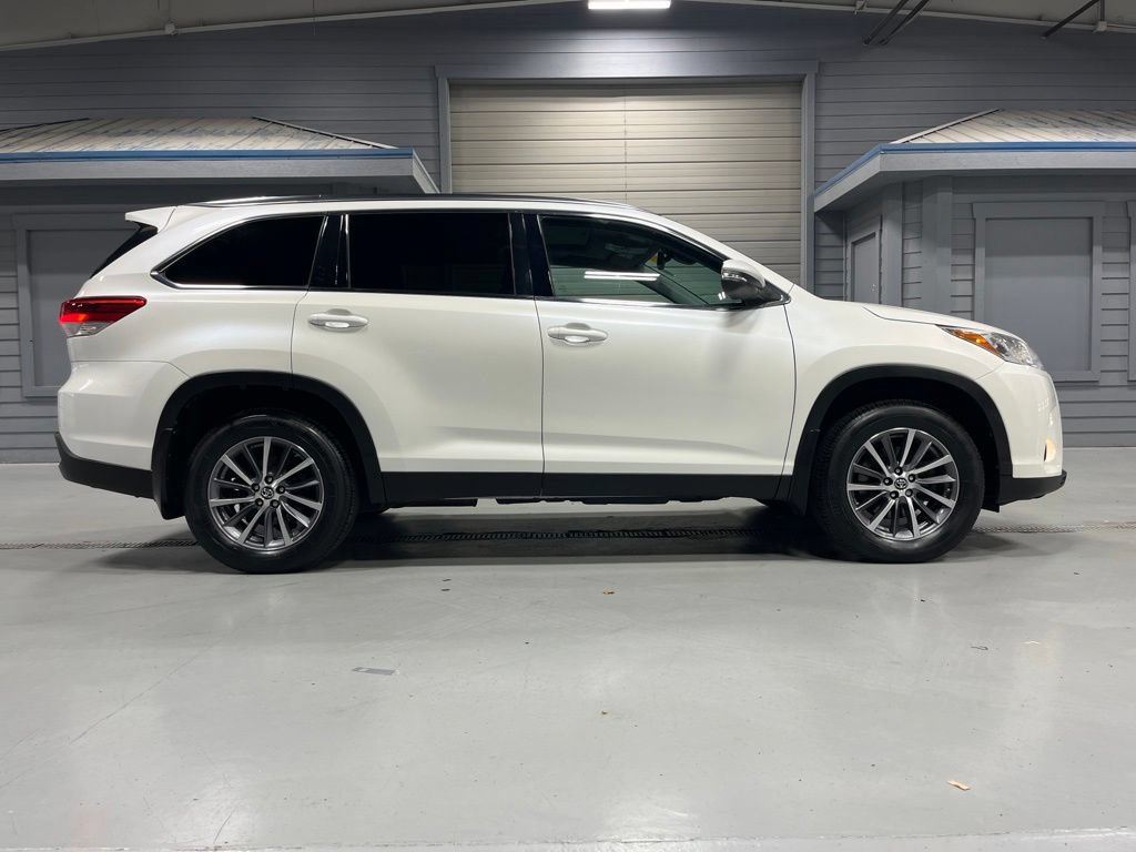 Used 2019 Toyota Highlander XLE AWD/4WD image 8