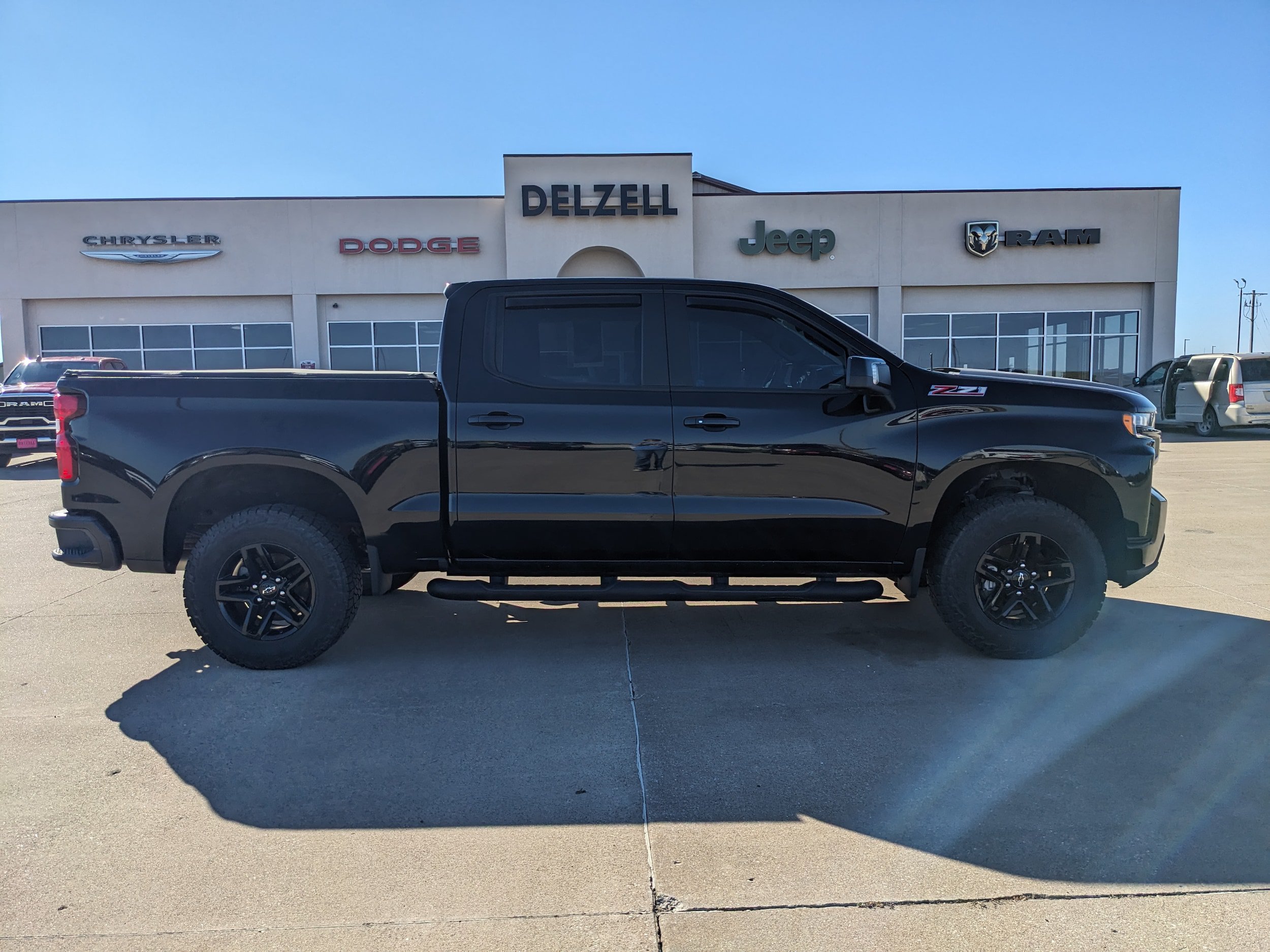 Used 2021 Chevrolet Silverado 1500 LT Trail Boss w/ Convenience Package II AWD/4WD image 1
