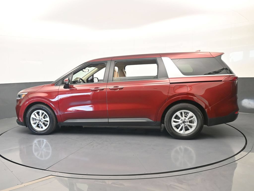 Used 2024 Kia Carnival LX FWD image 3