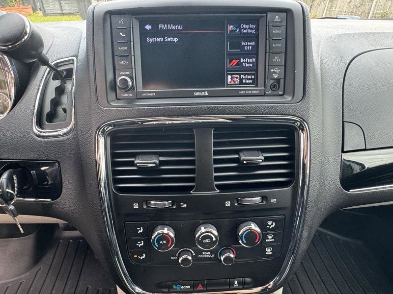 Used 2018 Dodge Grand Caravan SXT image 15