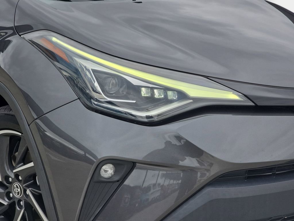 Used 2022 Toyota C-HR Limited FWD image 32