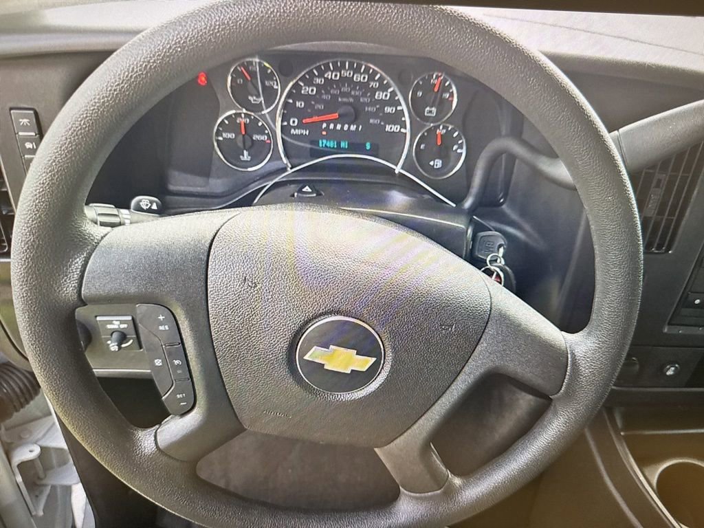 Used 2025 Chevrolet Express 3500 LS RWD image 7