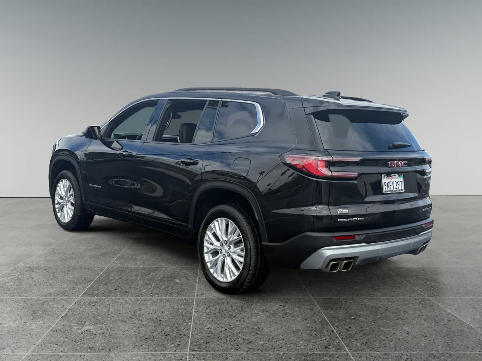 Used 2024 GMC Acadia Elevation FWD image 3