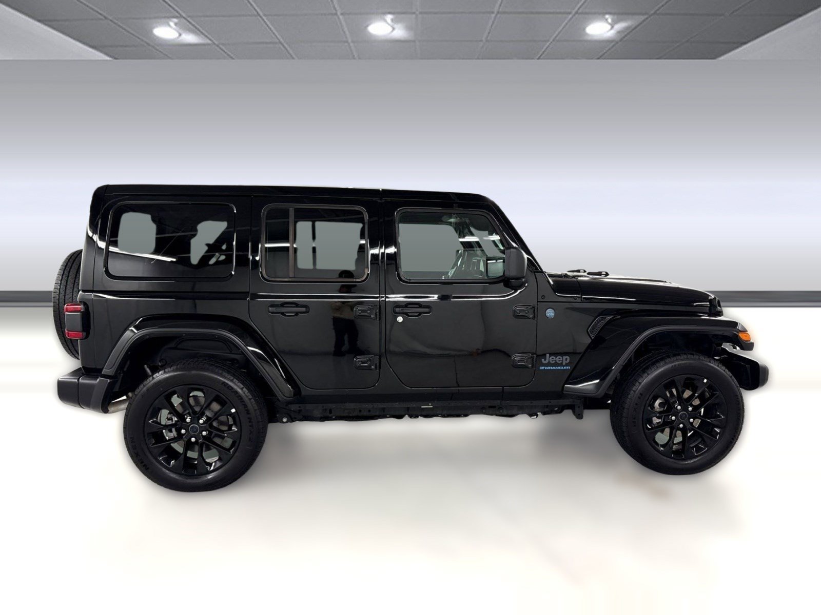 Used 2025 Jeep Wrangler Unlimited Sahara w/ Safety Group AWD/4WD image 7