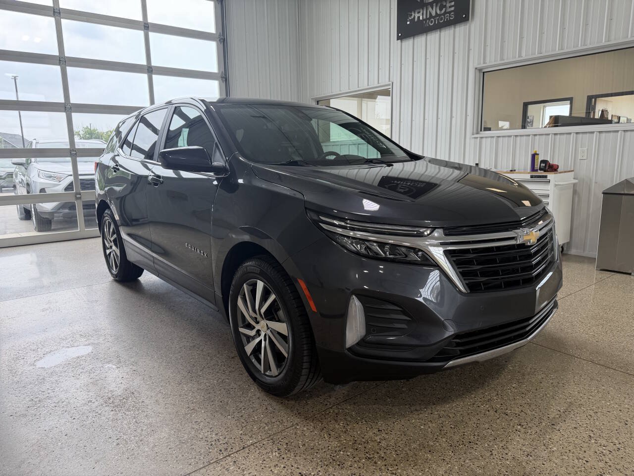 Used 2023 Chevrolet Equinox LT FWD image 6