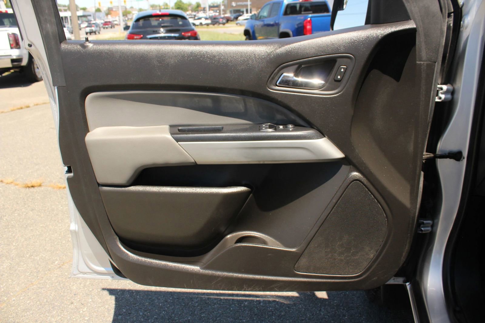 Used 2015 Chevrolet Colorado LT w/ Luxury Package RWD image 15