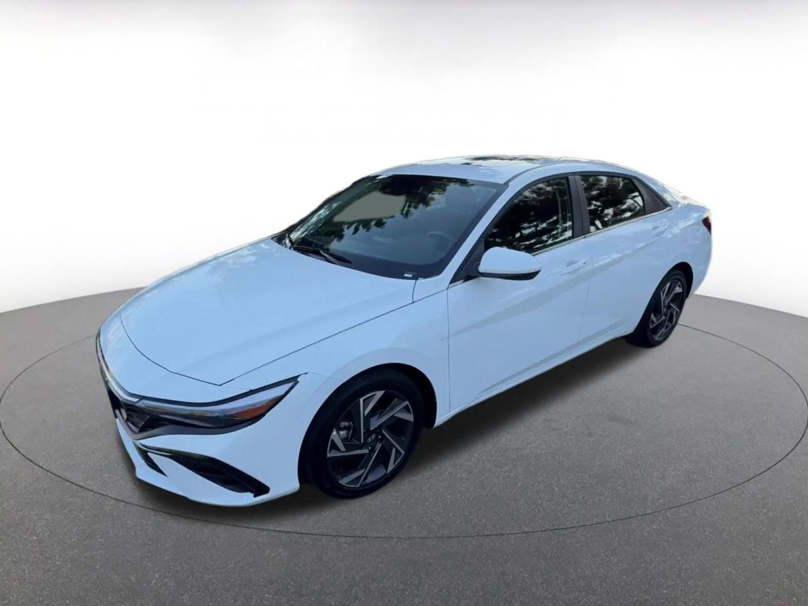 Used 2025 Hyundai Elantra SEL image 9