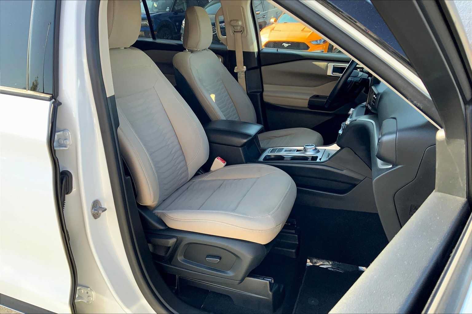 Used 2020 Ford Explorer XLT RWD image 9
