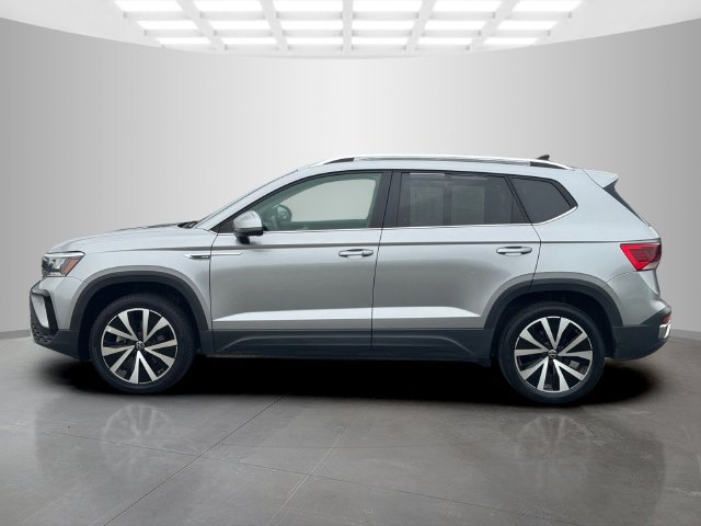 Used 2024 Volkswagen Taos SE FWD image 4