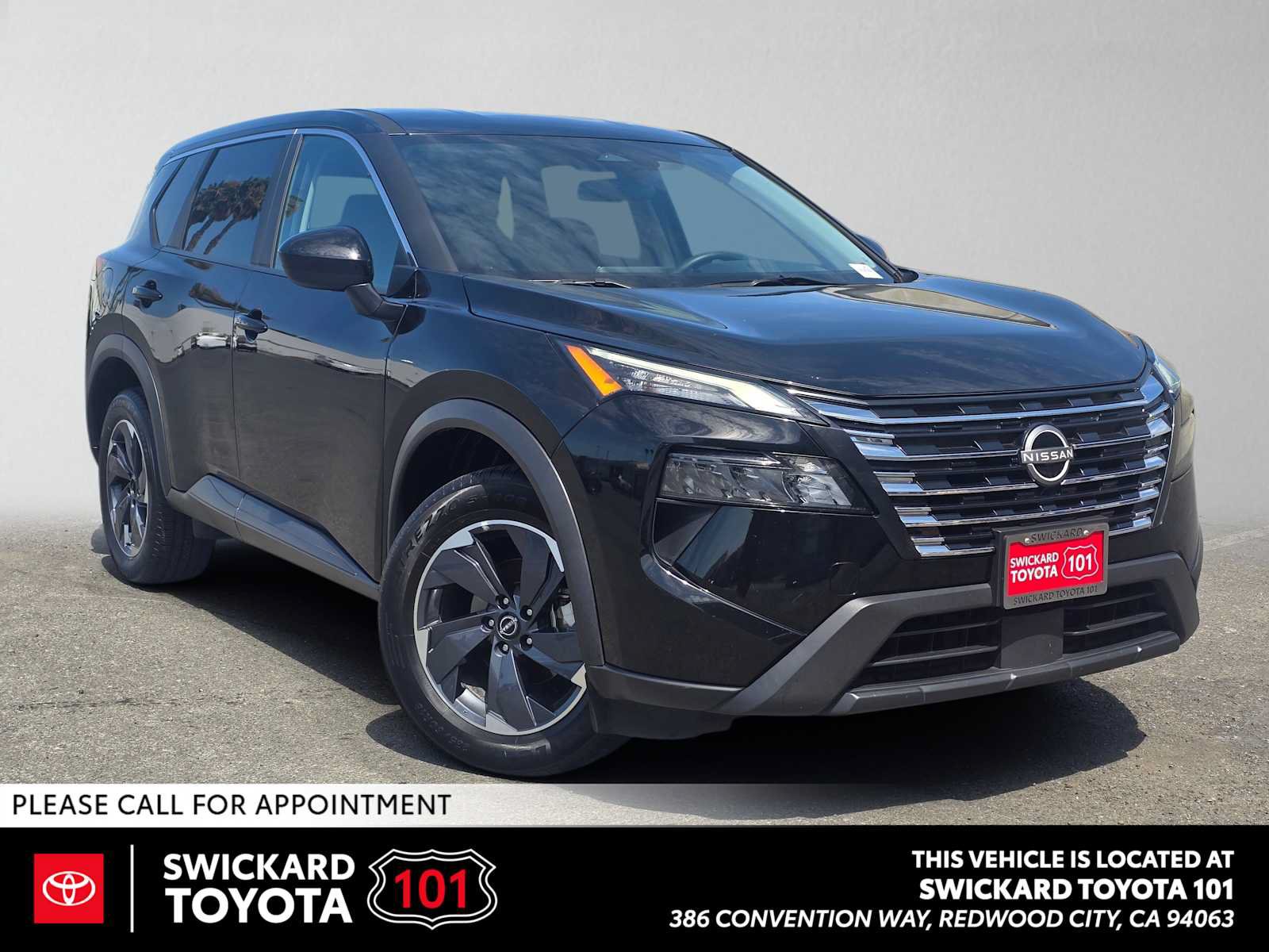 Used 2024 Nissan Rogue SV FWD image 1