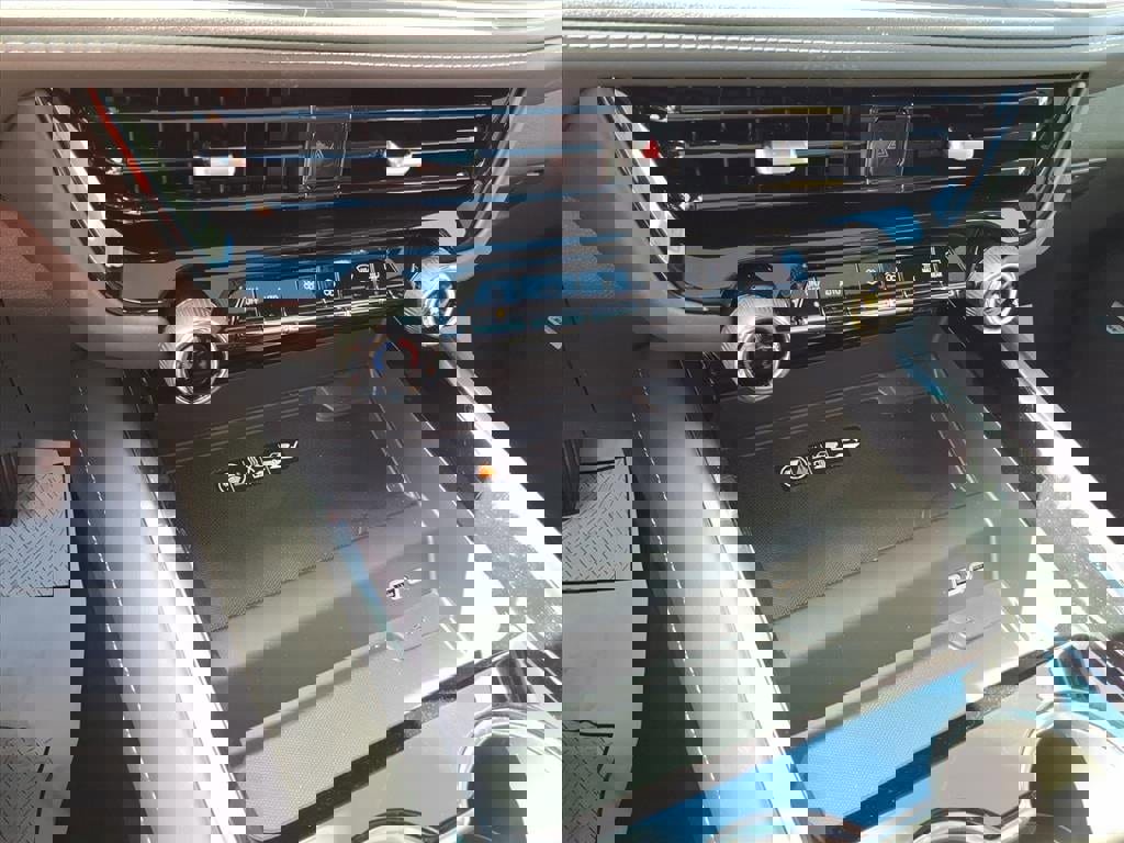 New 2026 Chevrolet Suburban Premier image 23