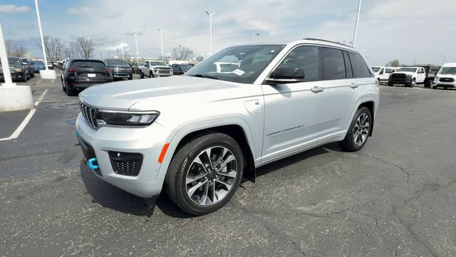 Used 2023 Jeep Grand Cherokee L Limited AWD/4WD image 4