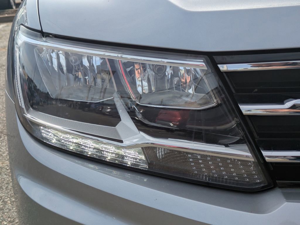 Certified 2021 Volkswagen Tiguan SE image 10