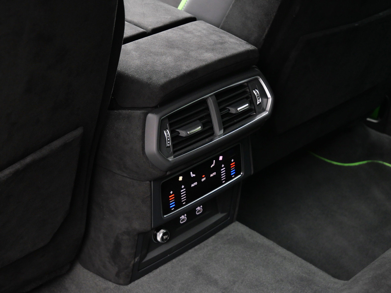 Used 2024 Lamborghini Urus Performante AWD/4WD image 18