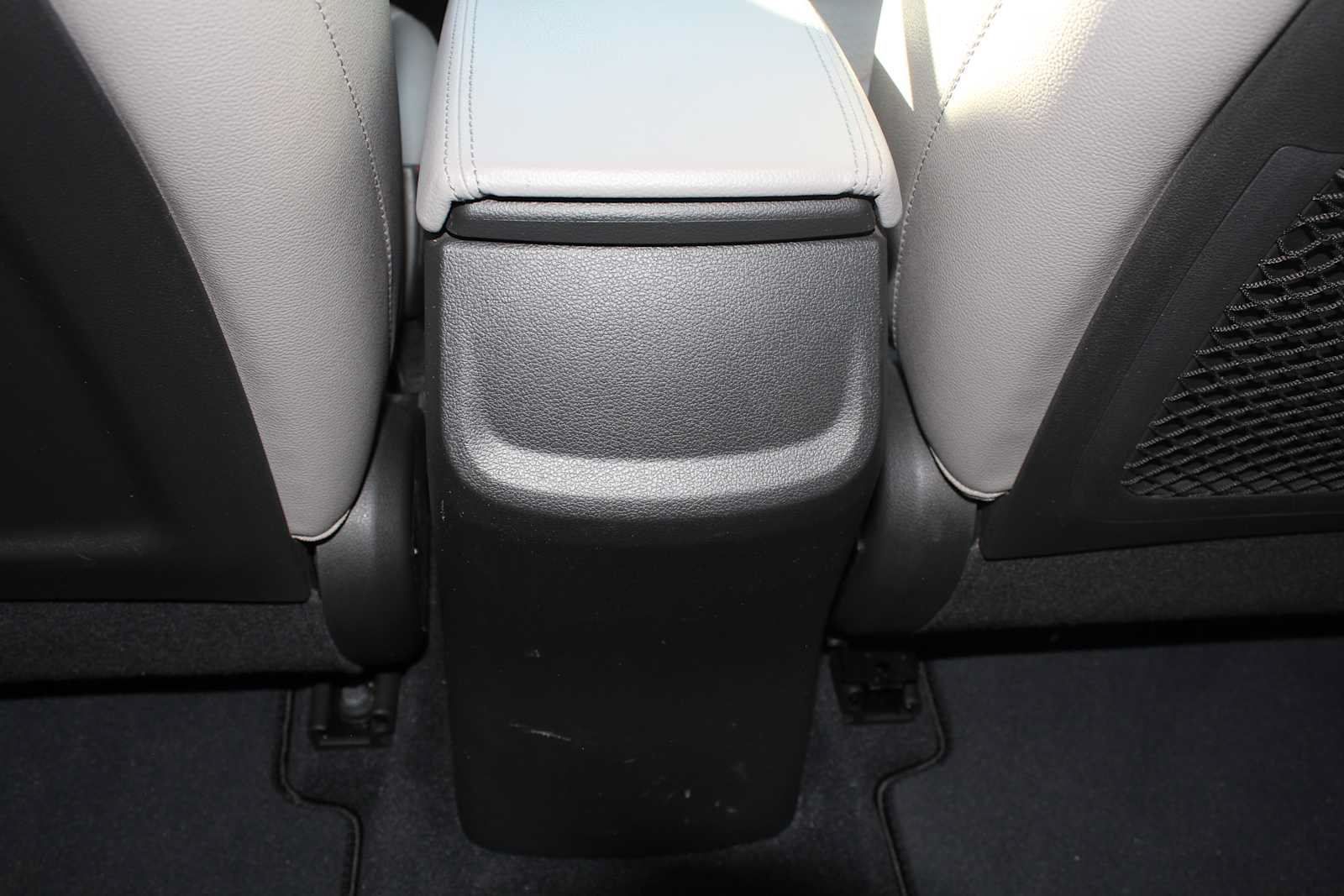 Used 2017 Hyundai Elantra Limited FWD image 30