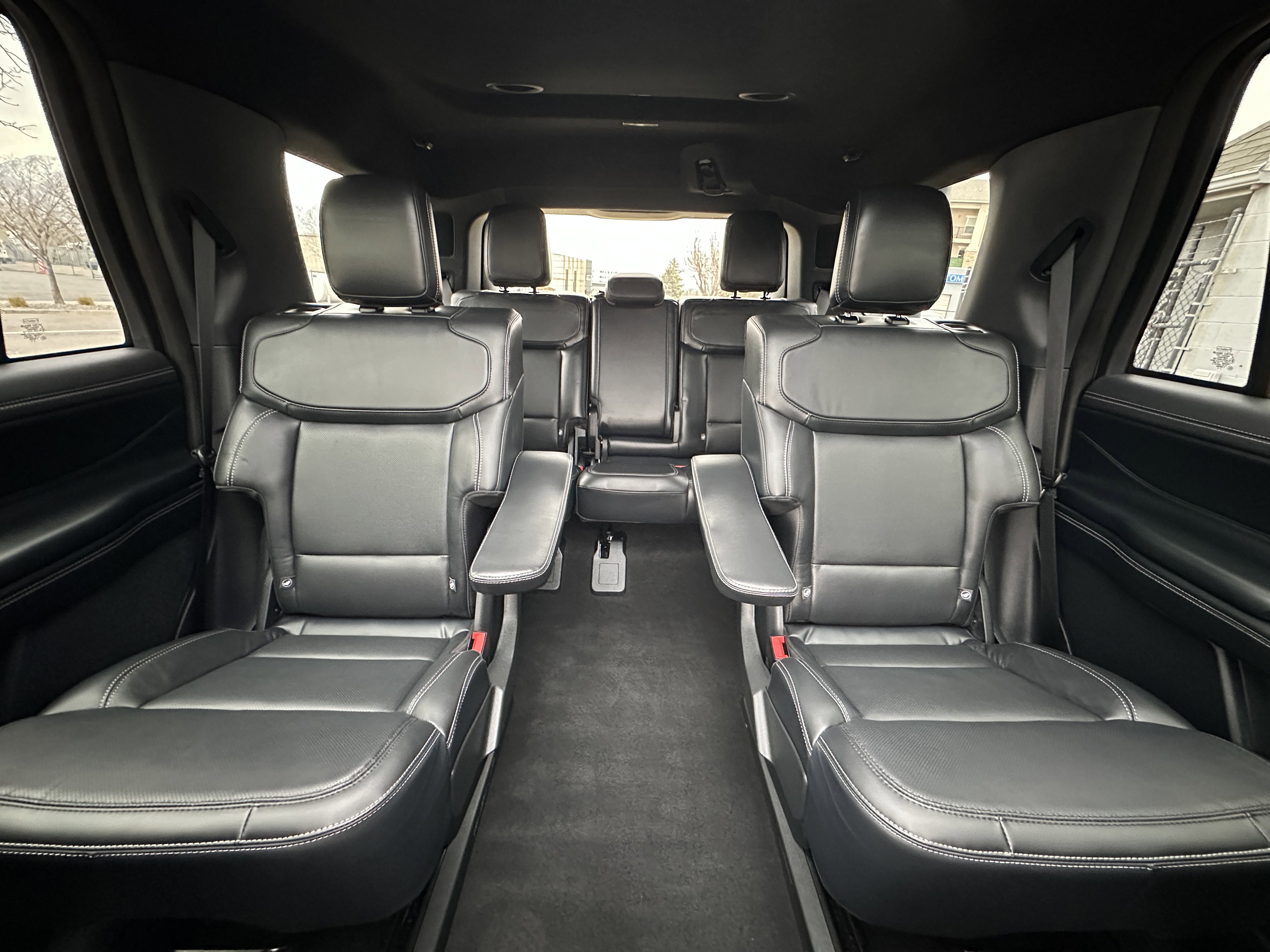Used 2025 Ford Expedition Platinum w/ Stealth Appearance Package AWD/4WD image 72