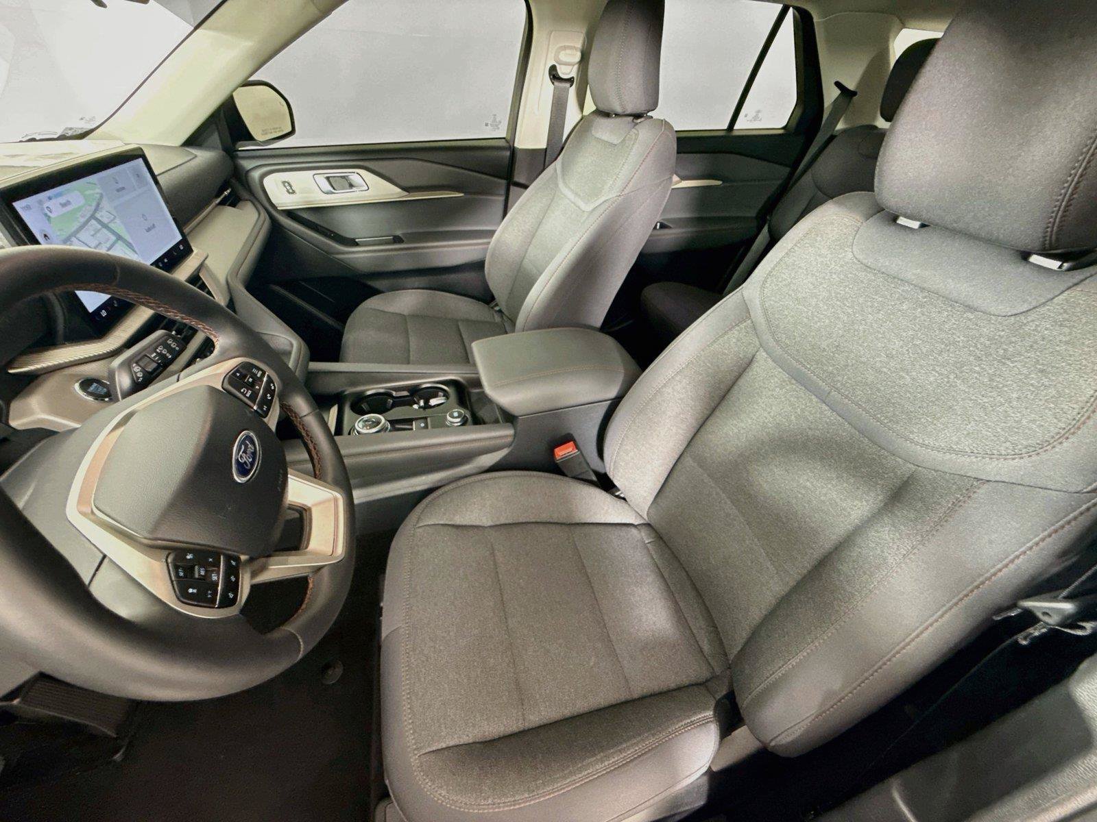 Used 2025 Ford Explorer Active RWD image 9