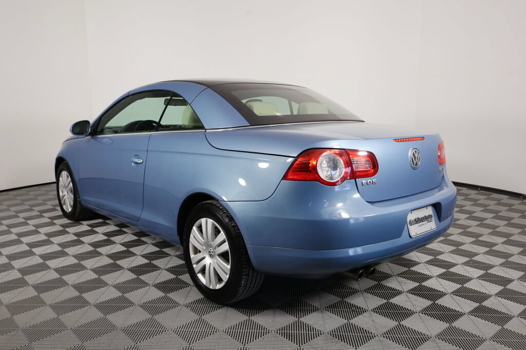 Used 2008 Volkswagen Eos 2.0T FWD image 5