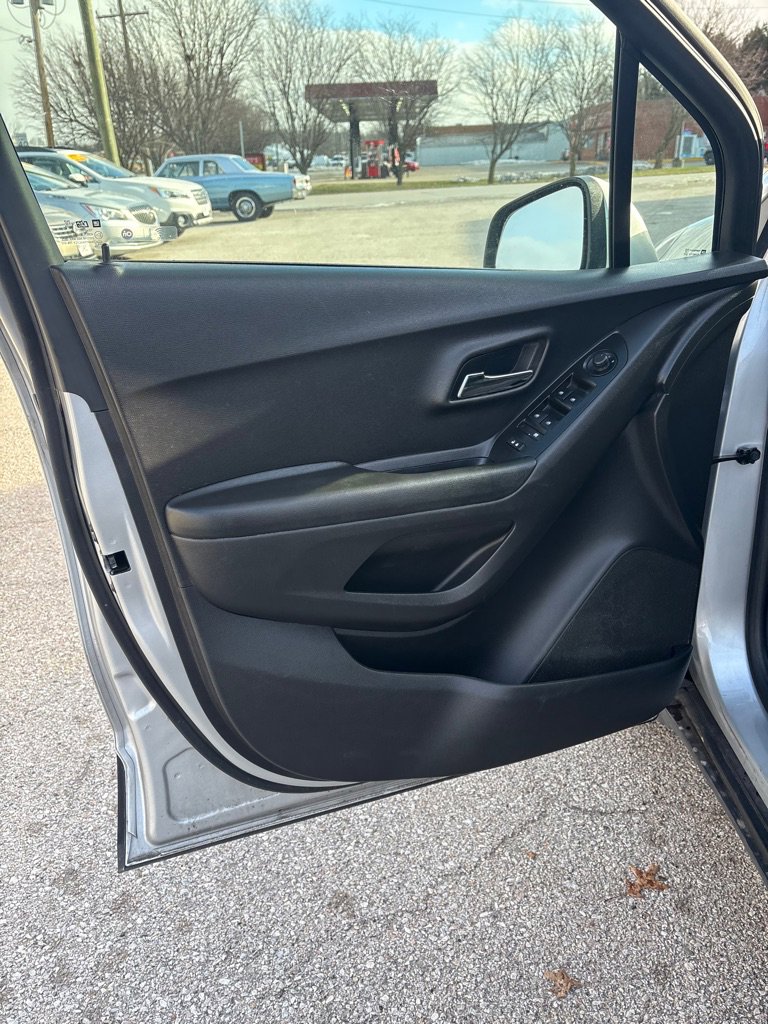 Used 2021 Chevrolet Trax LT FWD image 10