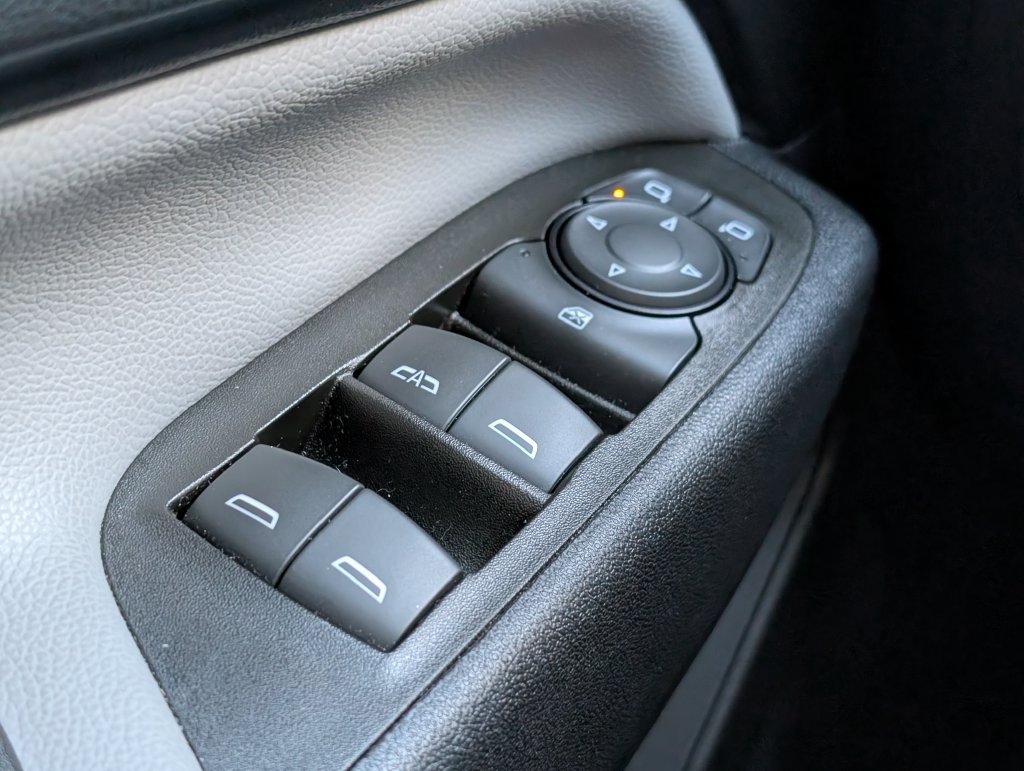 Used 2023 Chevrolet Equinox LS w/ LS Convenience Package FWD image 25
