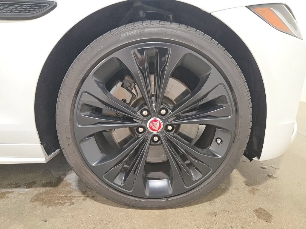 Certified 2022 Jaguar XF R-Dynamic SE AWD/4WD image 29