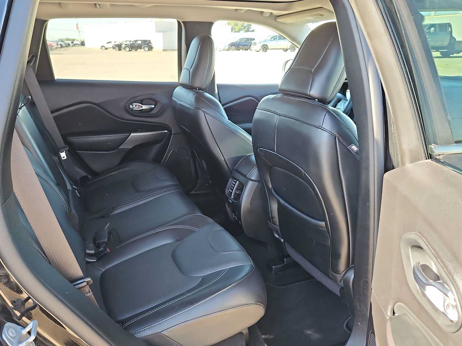 Used 2022 Jeep Cherokee Limited w/ Elite Package AWD/4WD image 17