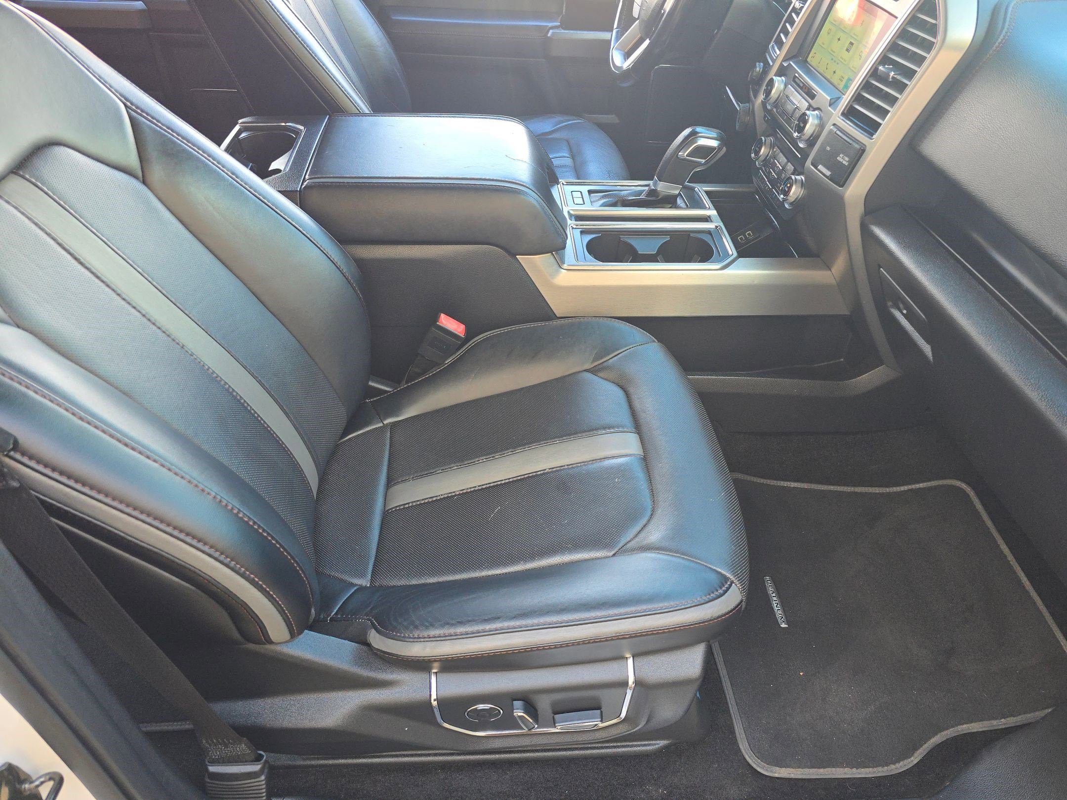Used 2018 Ford F150 Platinum w/ Equipment Group 701A Luxury image 28