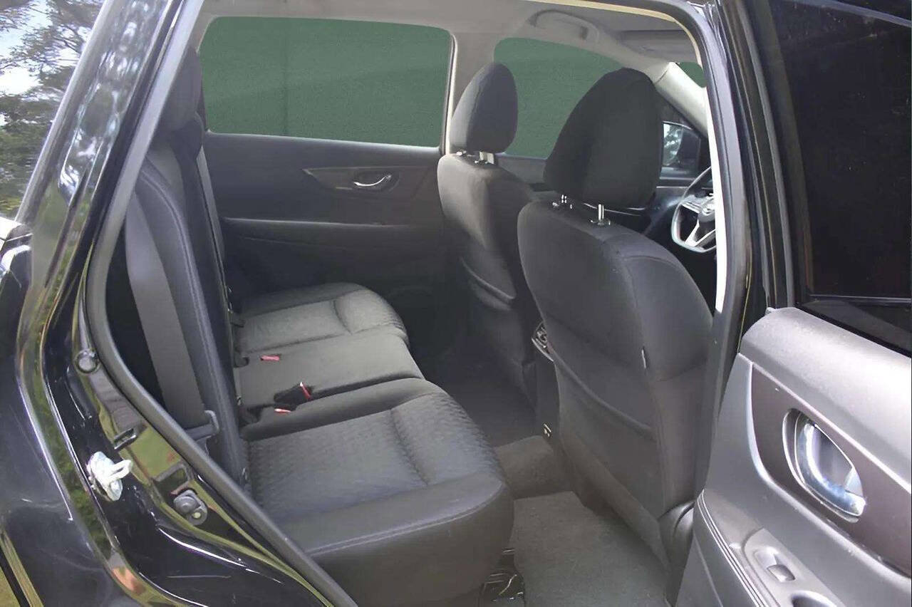 Used 2019 Nissan Rogue SV w/ Premium Package image 13