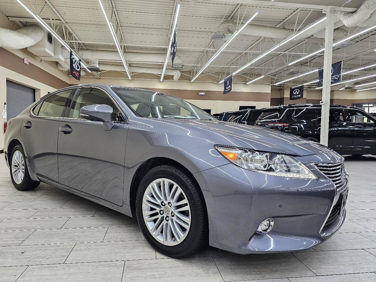 Used 2015 Lexus ES 350 w/ Luxury Package FWD image 4