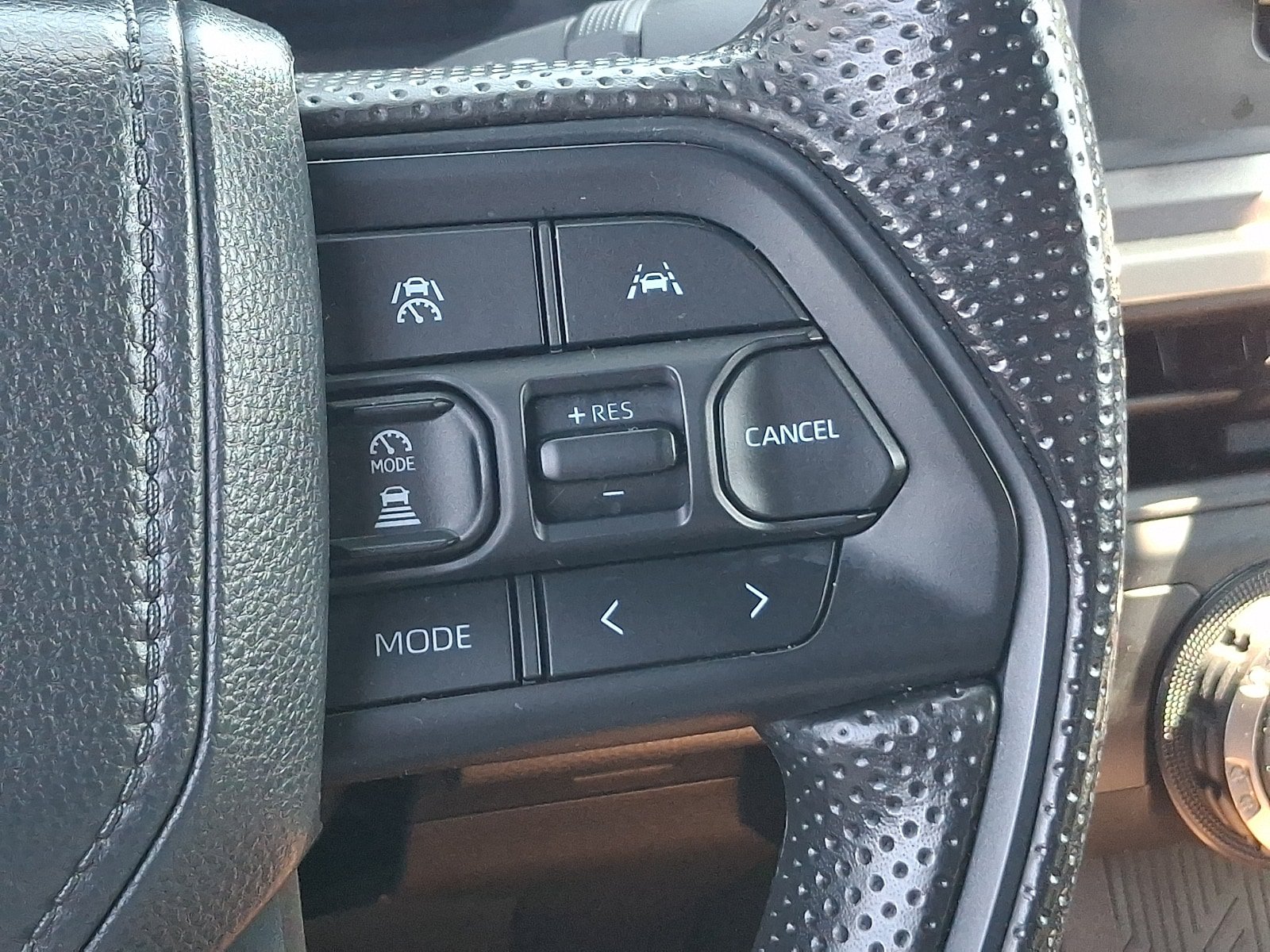 Used 2025 Toyota Tacoma SR5 AWD/4WD image 21