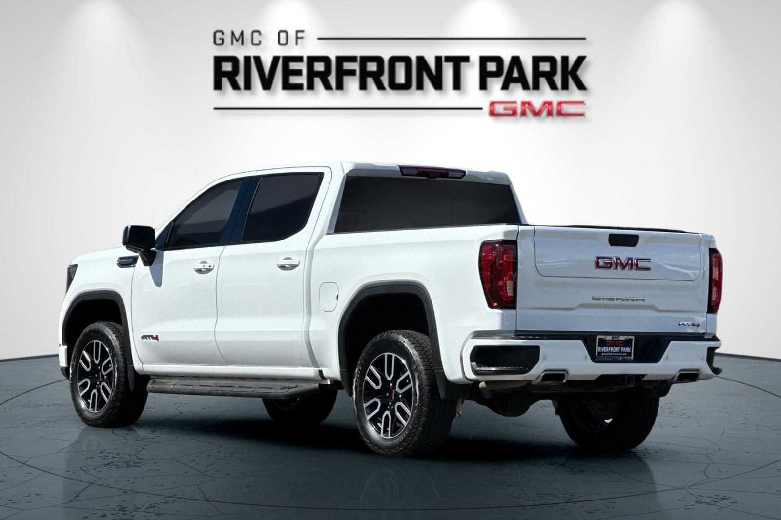 Used 2025 GMC Sierra 1500 AT4 w/ AT4 Premium Package AWD/4WD image 5