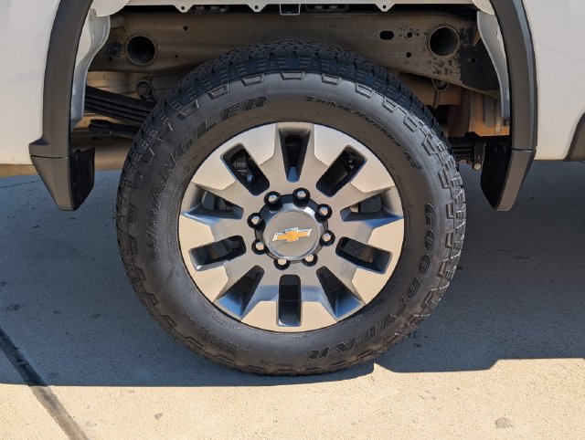 Used 2025 Chevrolet Silverado 2500 Custom w/ Custom Value Package AWD/4WD image 3