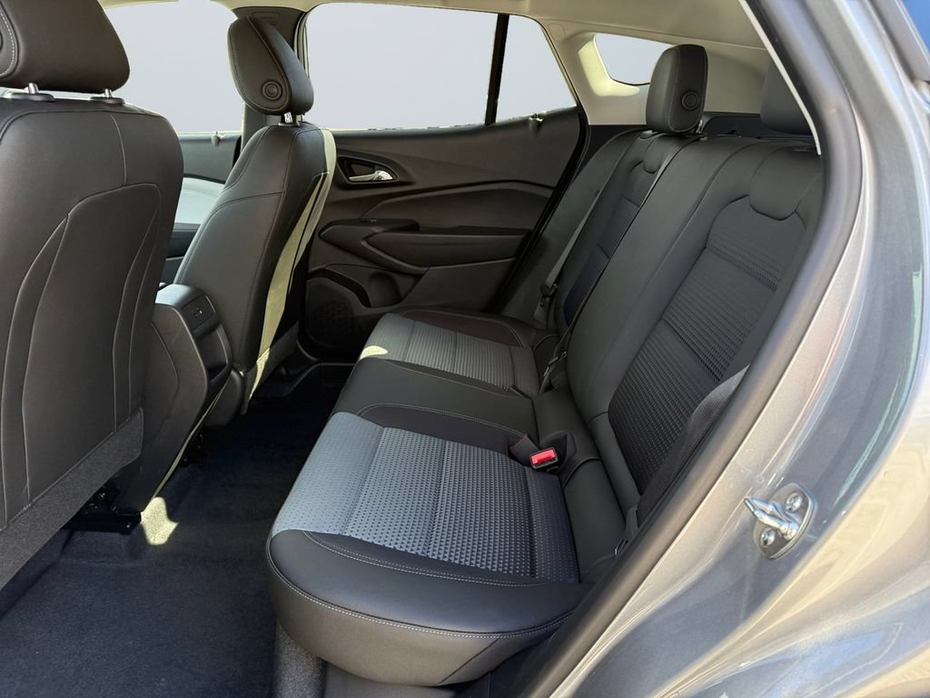 Used 2025 Chevrolet Trax LT w/ Driver Confidence Package FWD image 13