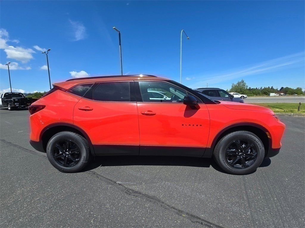 New 2025 Chevrolet Blazer LT w/ Midnight/Sport Edition image 12