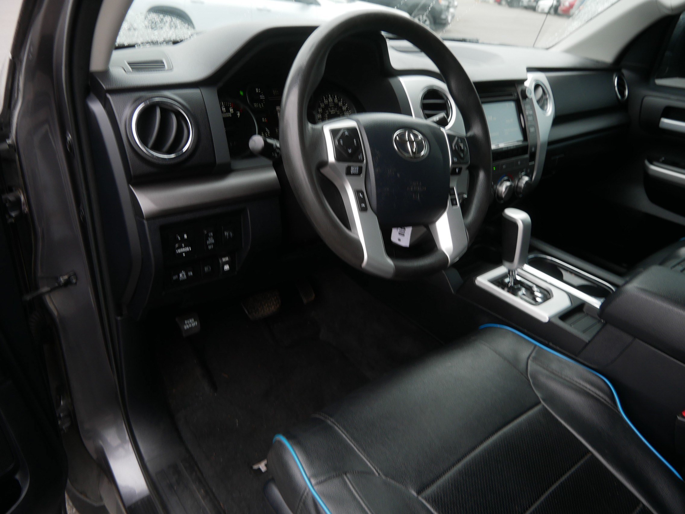 Used 2019 Toyota Tundra SR5 w/ TRD Off Road Package AWD/4WD image 20