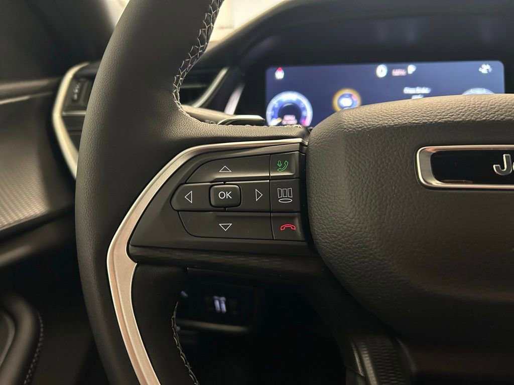 New 2025 Jeep Grand Cherokee Laredo image 10