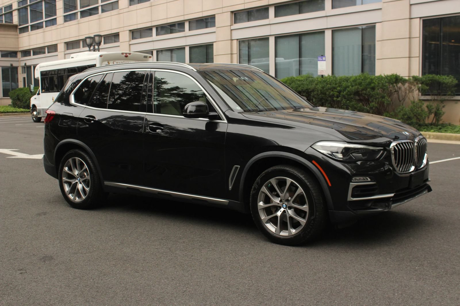 Used 2019 BMW X5 xDrive40i w/ Premium Package 2 AWD/4WD image 2