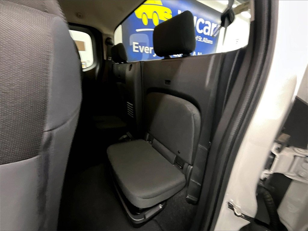Used 2025 Nissan Frontier SV image 15