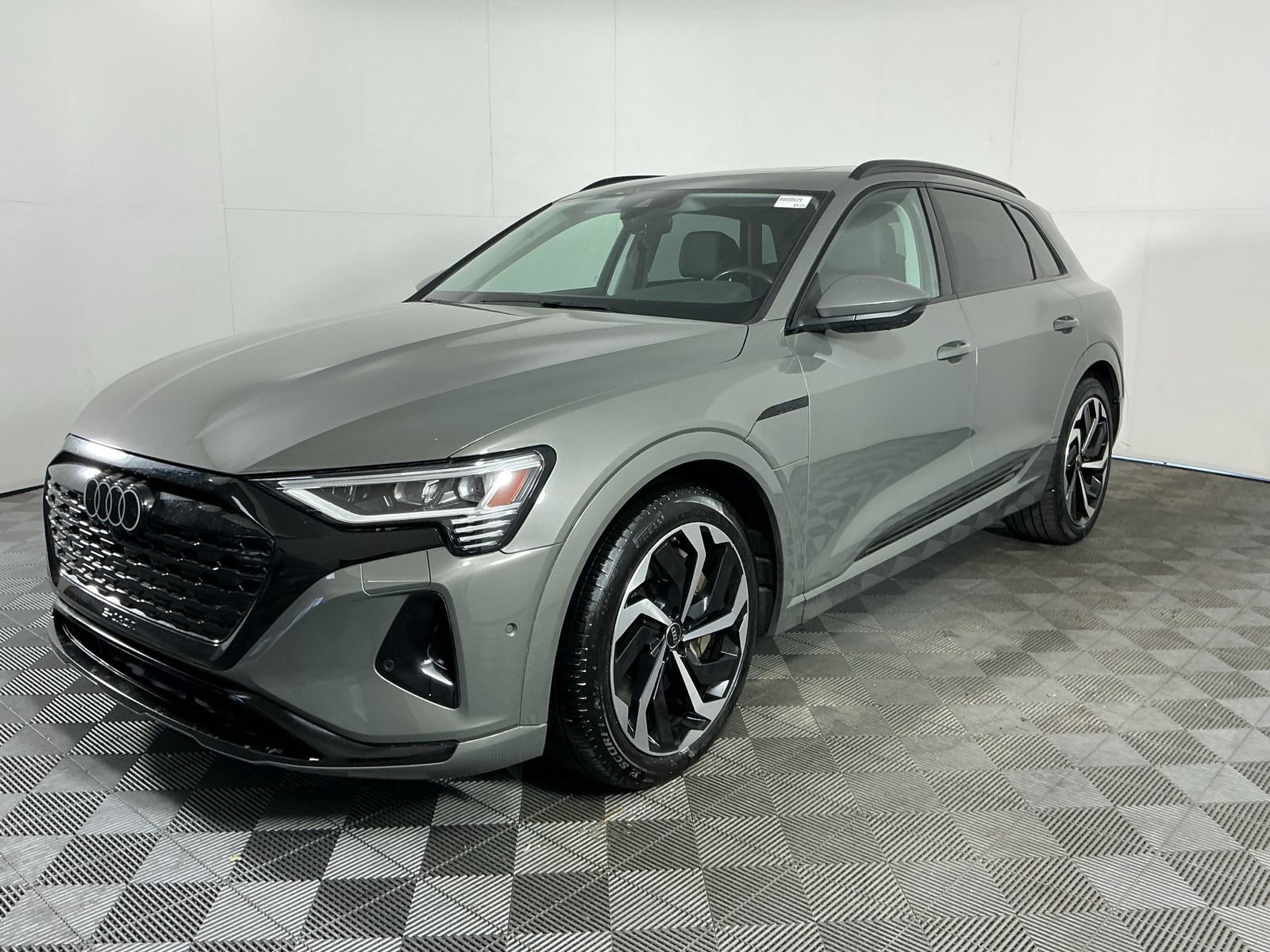 Used 2024 Audi Q8 e-tron Premium Plus w/ Premium Plus Package AWD/4WD image 3
