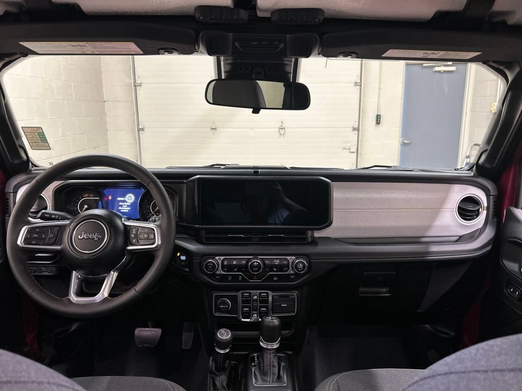 Used 2024 Jeep Wrangler Unlimited Sahara AWD/4WD image 17