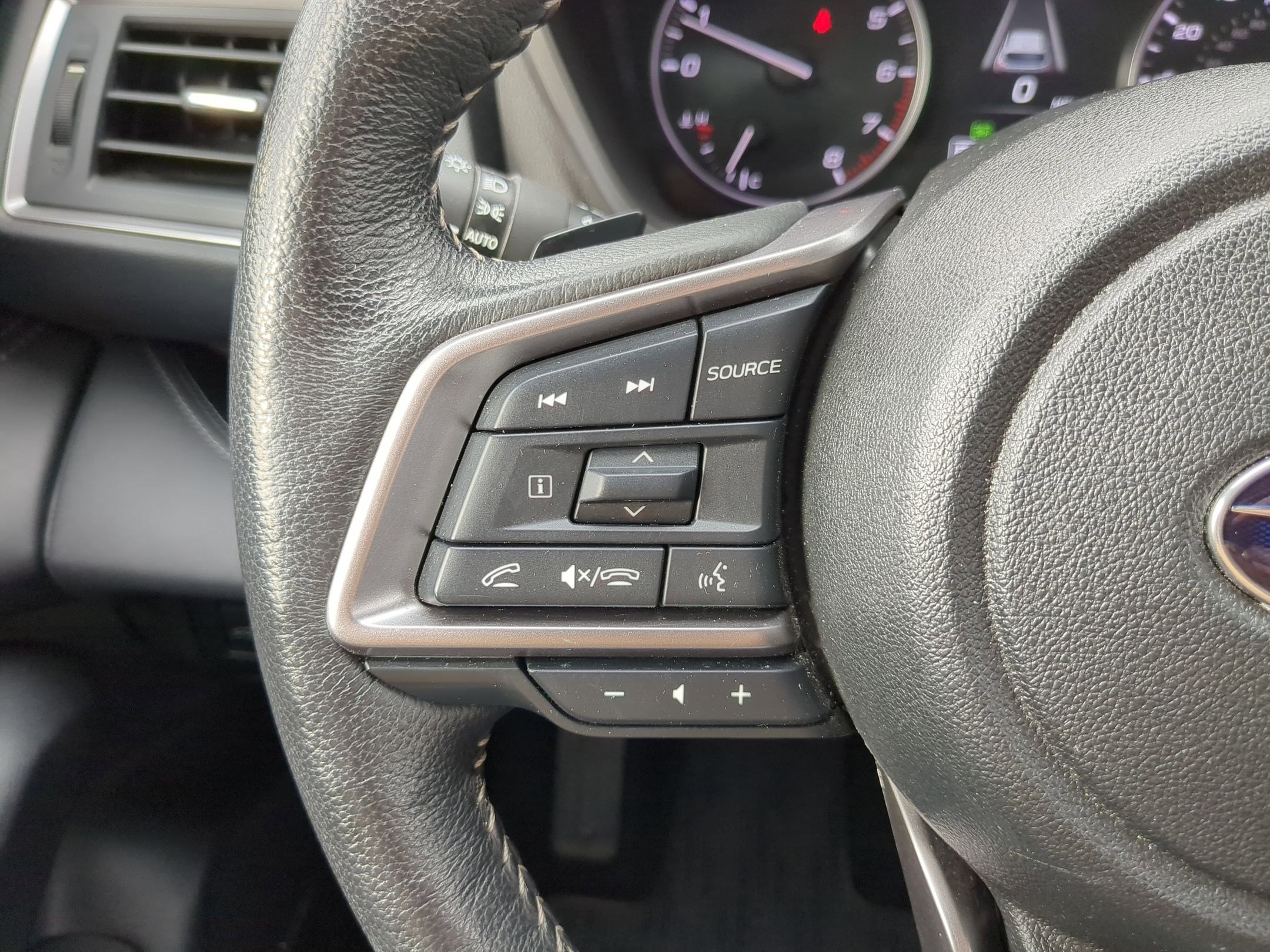 Used 2023 Subaru Ascent Limited w/ Technology Package image 19