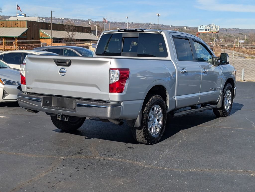 Used 2018 Nissan Titan SV image 6