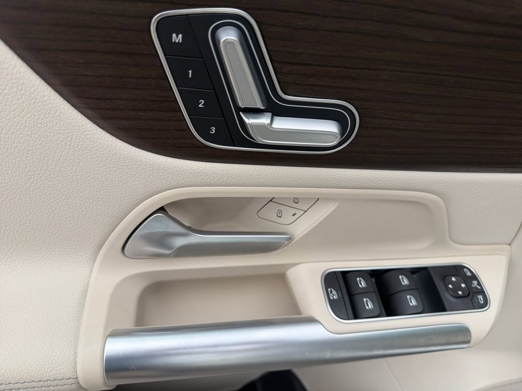 Certified 2025 Mercedes-Benz GLA 250 image 16