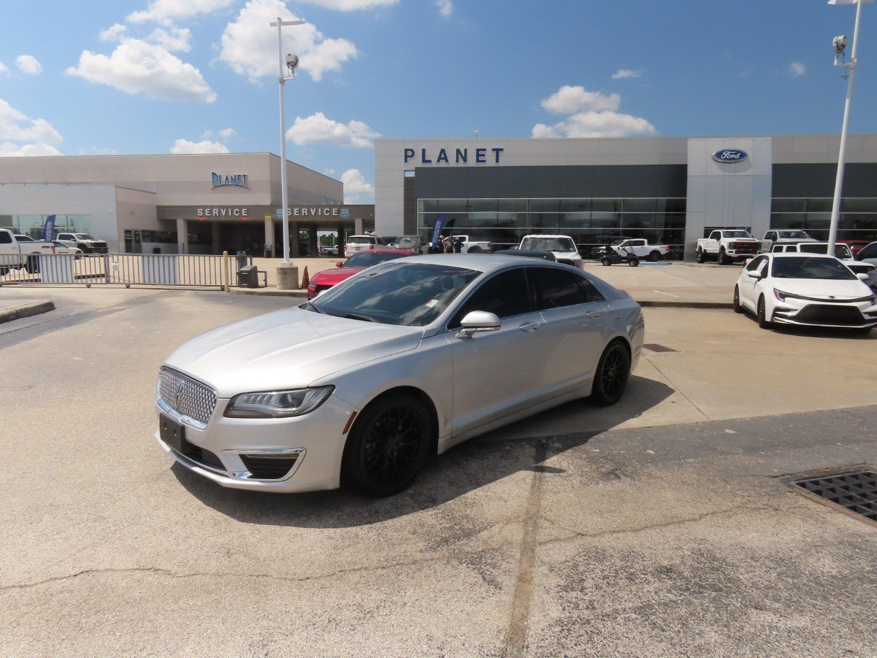 Used 2018 Lincoln MKZ Premiere FWD image 2