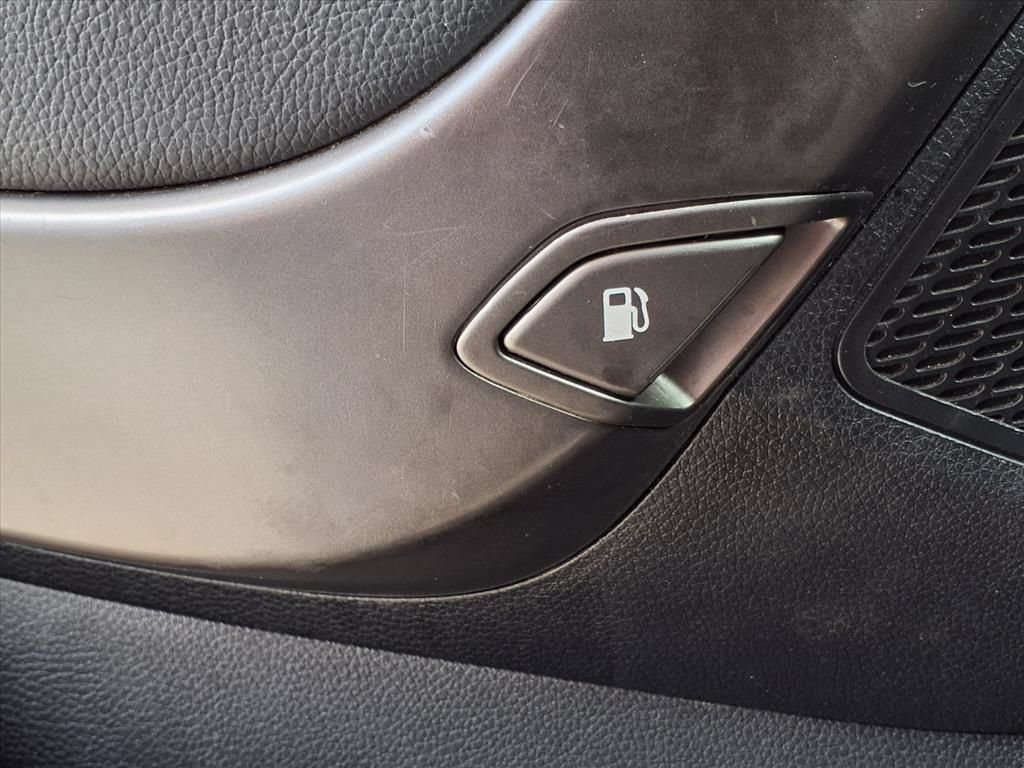 Used 2017 Hyundai Santa Fe SE FWD image 16