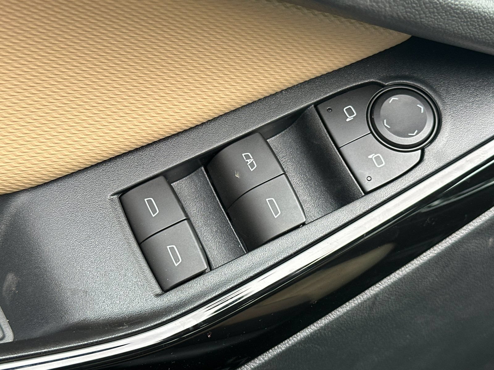 Used 2026 Chevrolet Equinox ACTIV AWD/4WD image 29